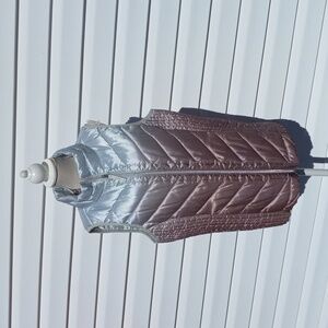 Maurices Metallic Silver Ombred Rose Puffer Women's Vest Size S With Pockets